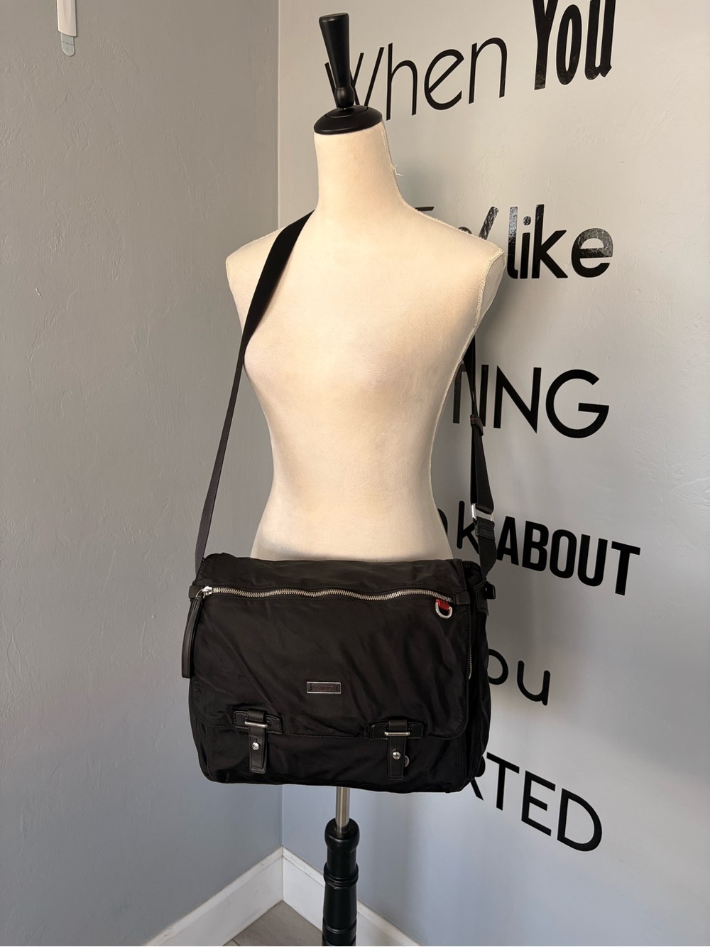 EUC TUMI Nylon Black Shoulder Messenger Bag Business